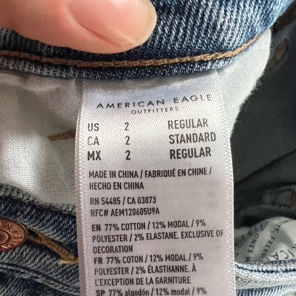 AE Mom jeans! Super cute on! - Picture 8 of 8